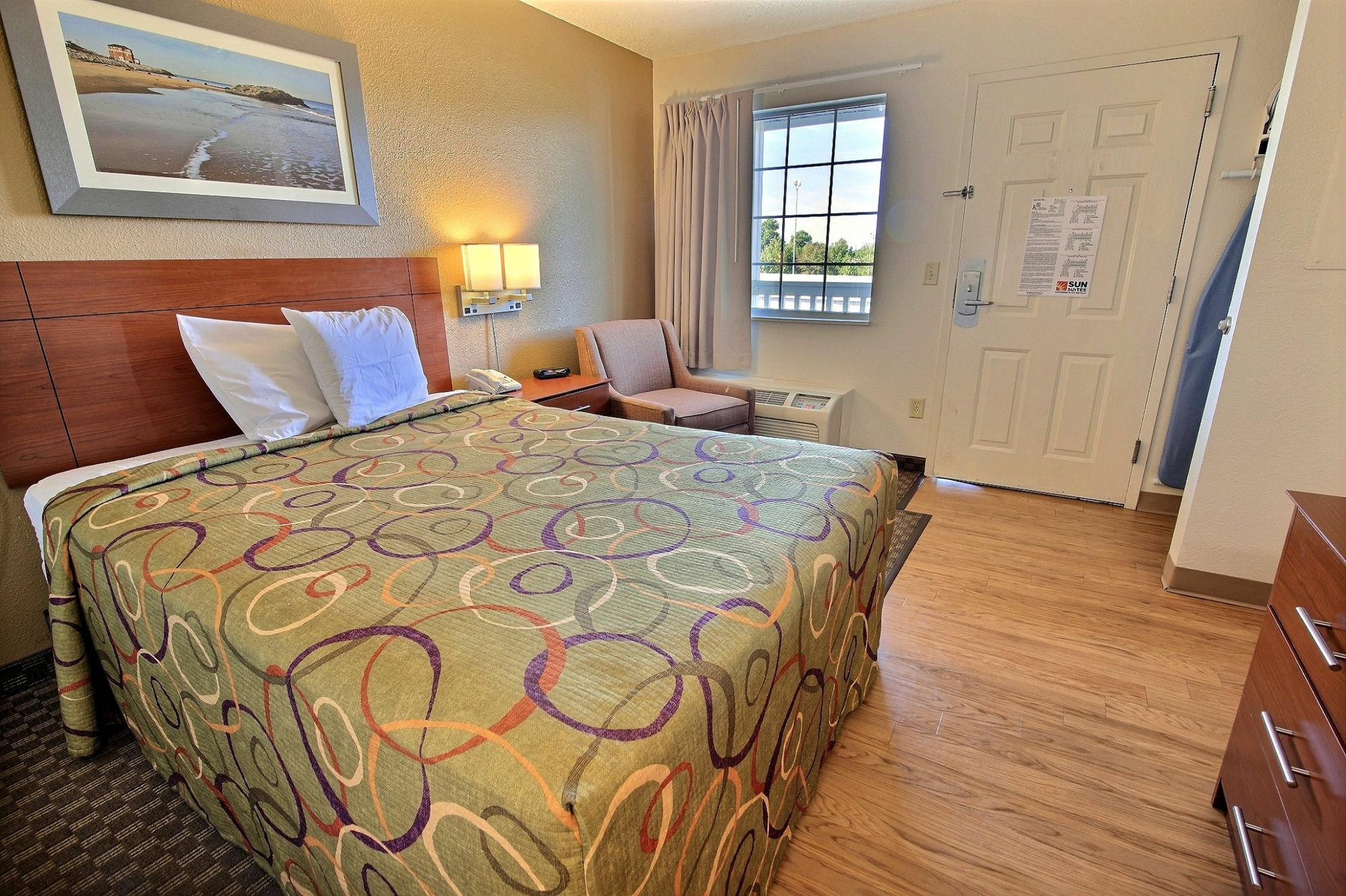 Sun Suites Of Chesapeake Exterior photo
